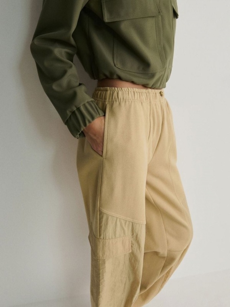 Beige Women's Reserved Joggerscargo Pockets Trousers | 68495DEZV