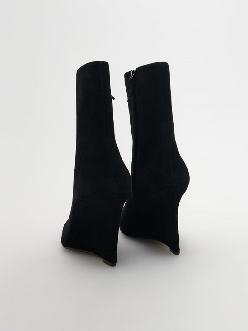 Black Women's Reserved Suede Ankle Boots | 52168UALH