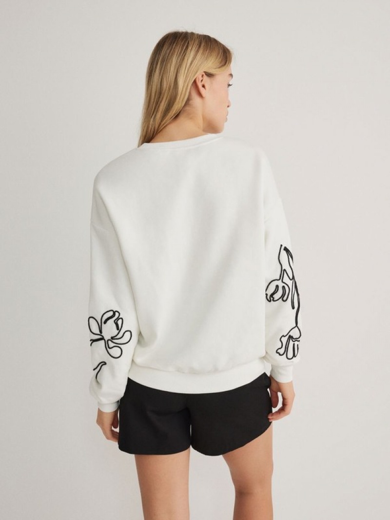 Cream Women's Reserved Sweatdecorative Appliqué Sweatshirts | 31098JFSD