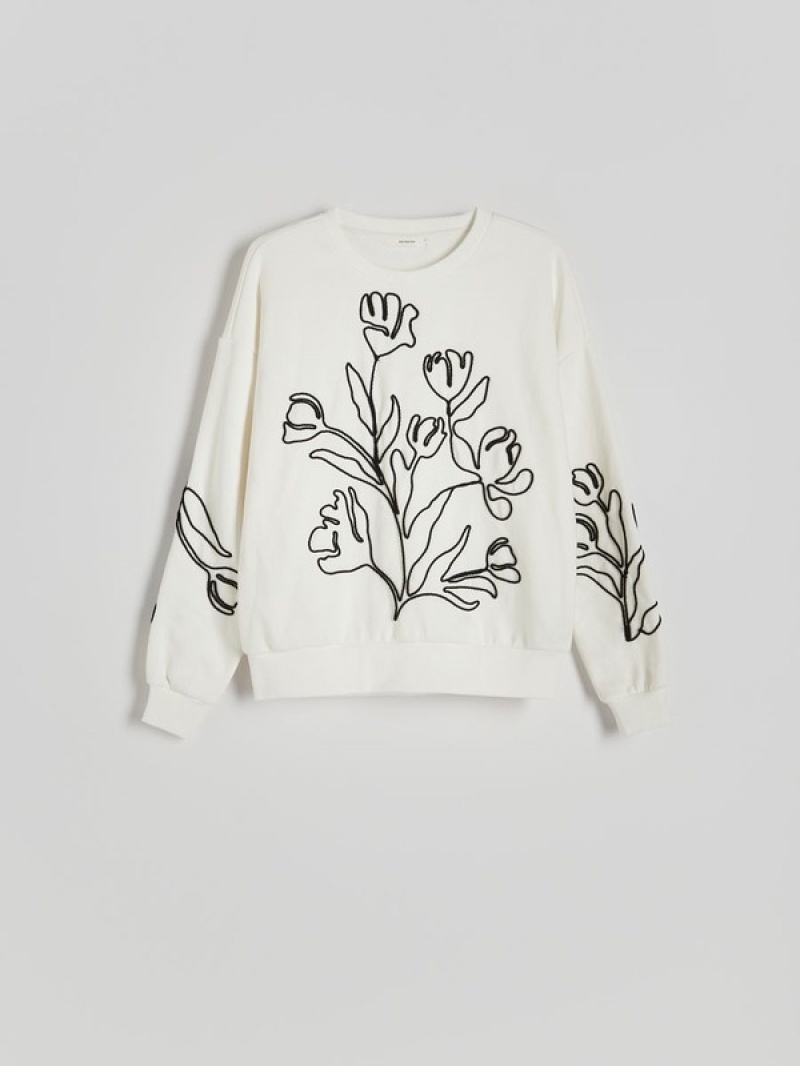 Cream Women's Reserved Sweatdecorative Appliqué Sweatshirts | 31098JFSD