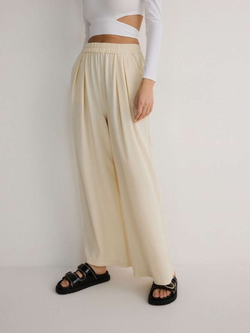 Cream Women's Reserved Wide Leg Trousers | 57612RUWL